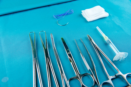 醫療美學融合 外科手術器械與美容化妝品的協同技術創新